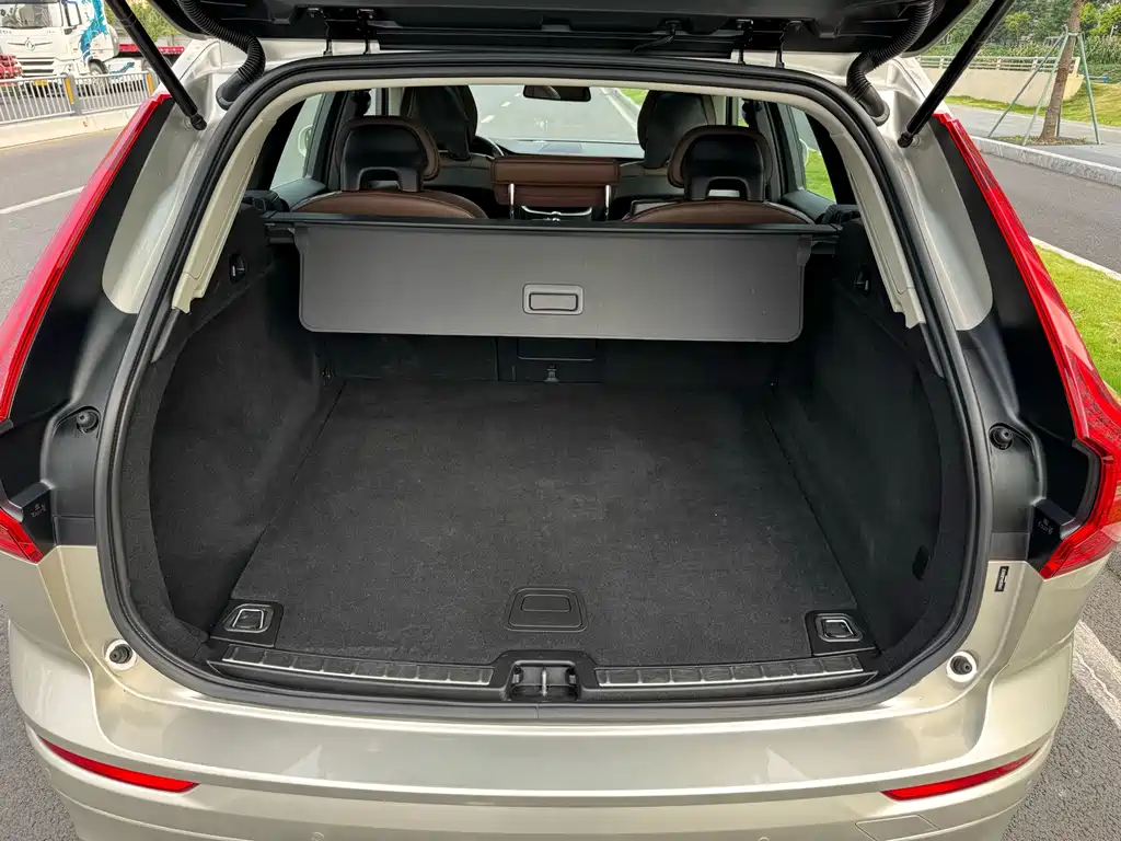 Volvo XC60 2018 — фото 14
