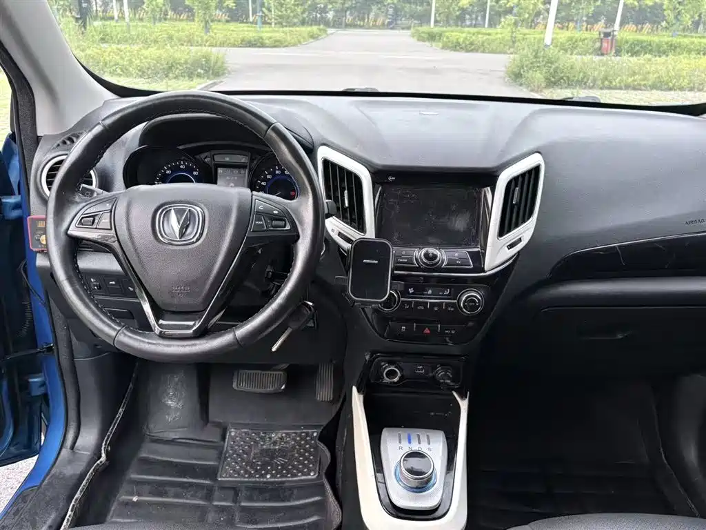 Changan CS15EV 2018 — фото 6