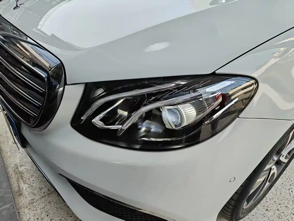 Mercedes-Benz E-Class 2019 — фото 12