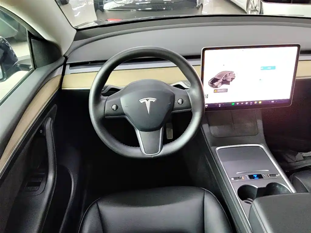 Tesla Model Y 2022 — фото 11