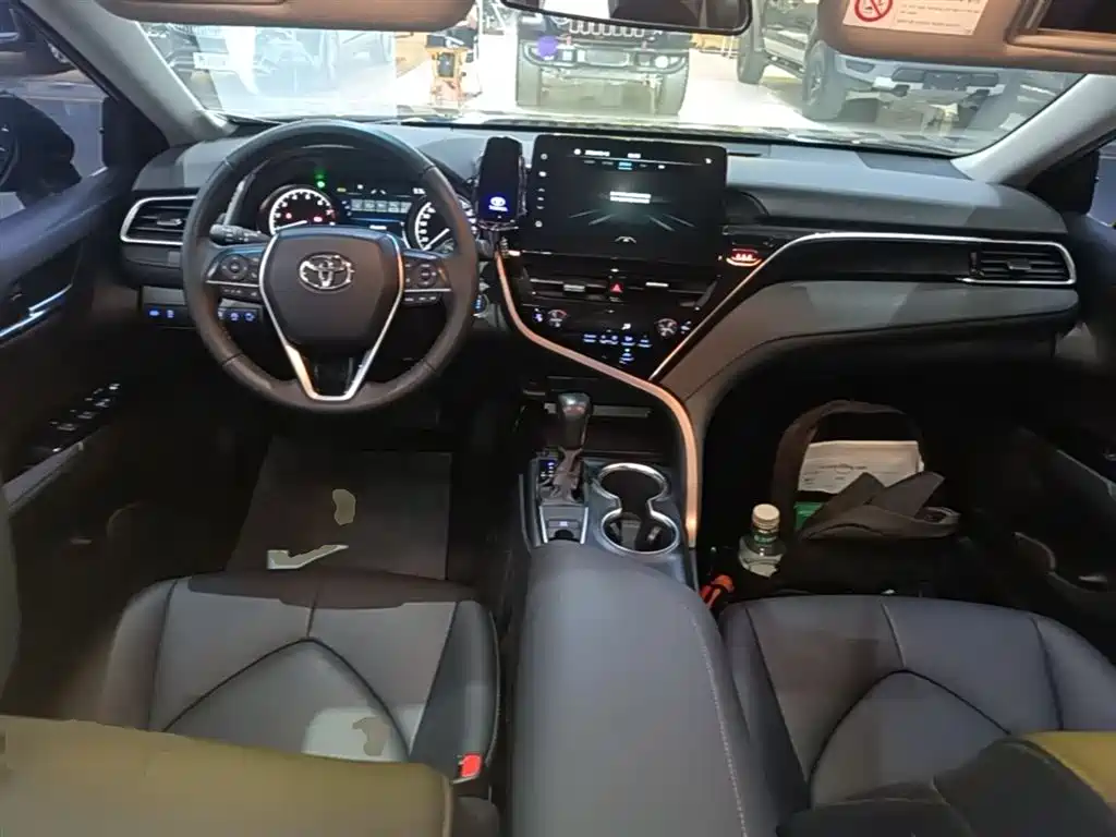 Toyota Camry 2021 — фото 10