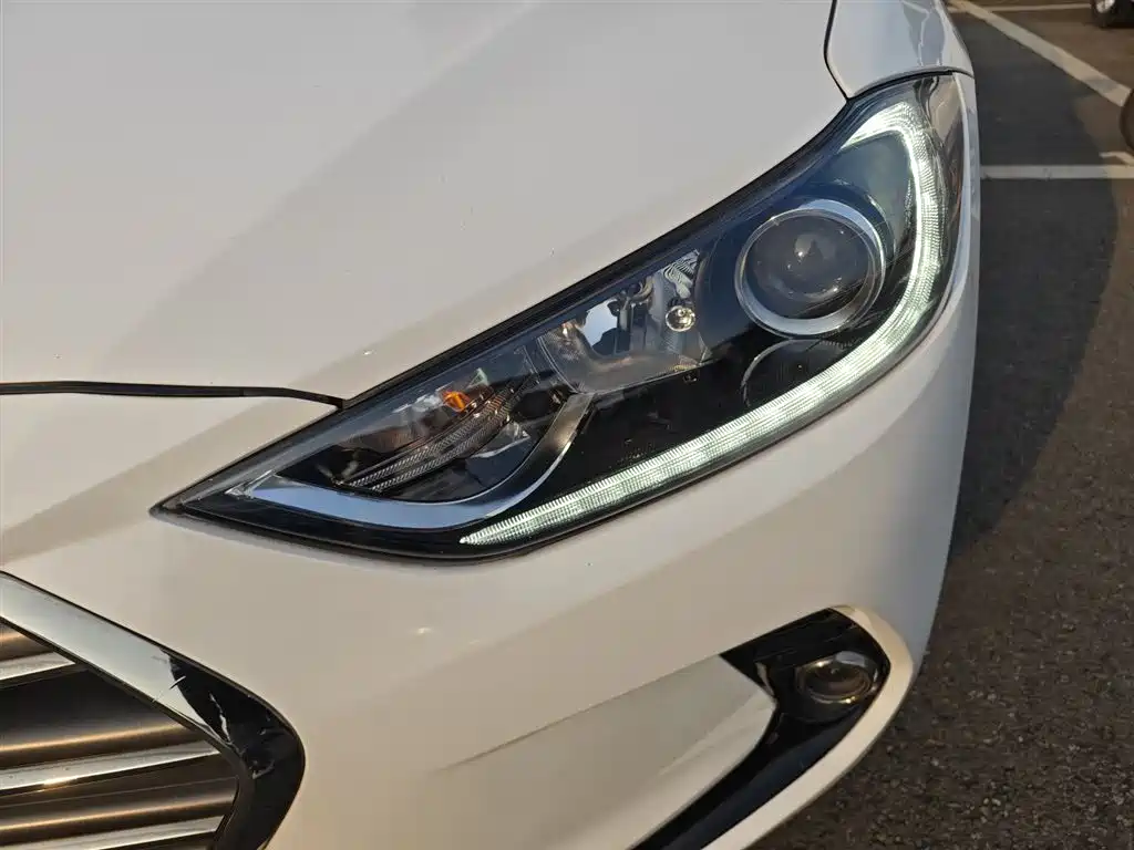 Hyundai Elantra 2019 — фото 19
