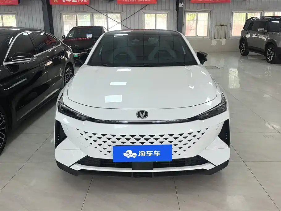 Changan UNI-V iDD 2025 — фото 2