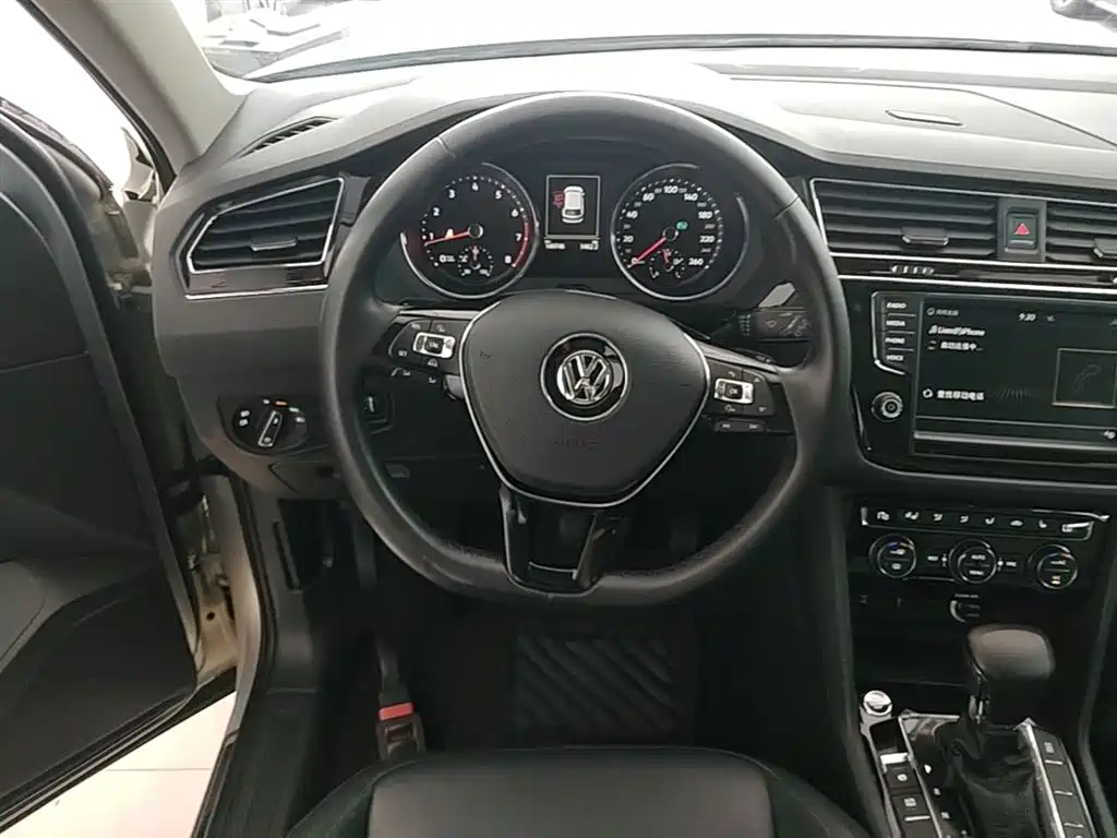 Volkswagen Tiguan L 2018 — фото 11