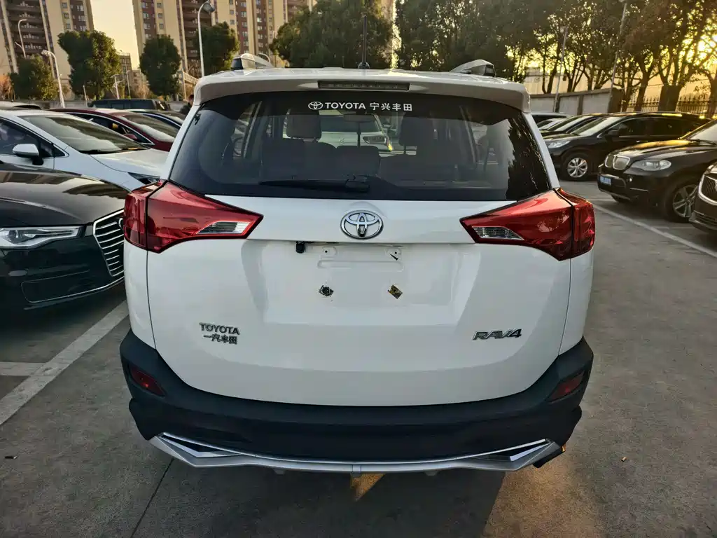 Toyota RAV4 2014 — фото 6
