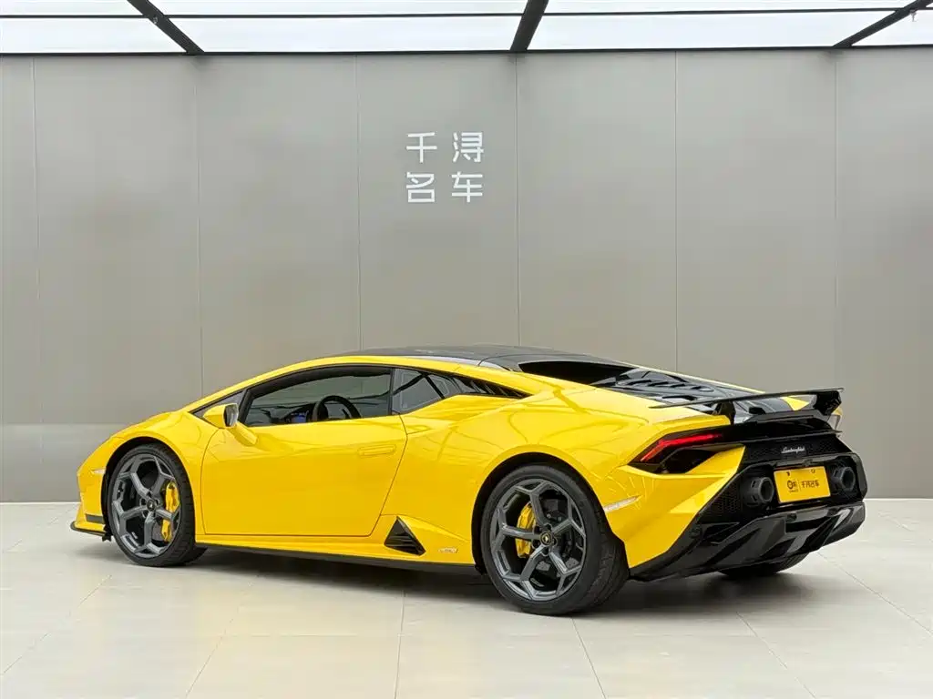Lamborghini Huracan 2024 — фото 13