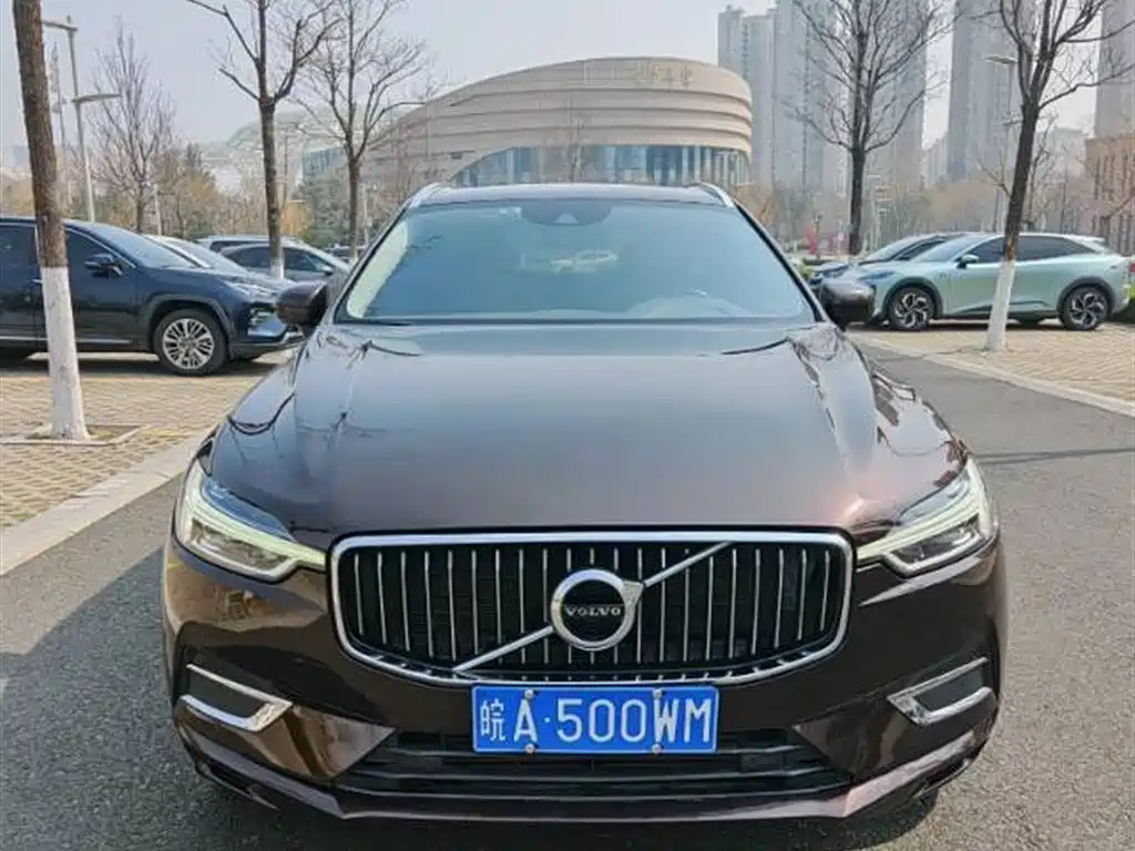 Volvo XC60 2019 — фото 1