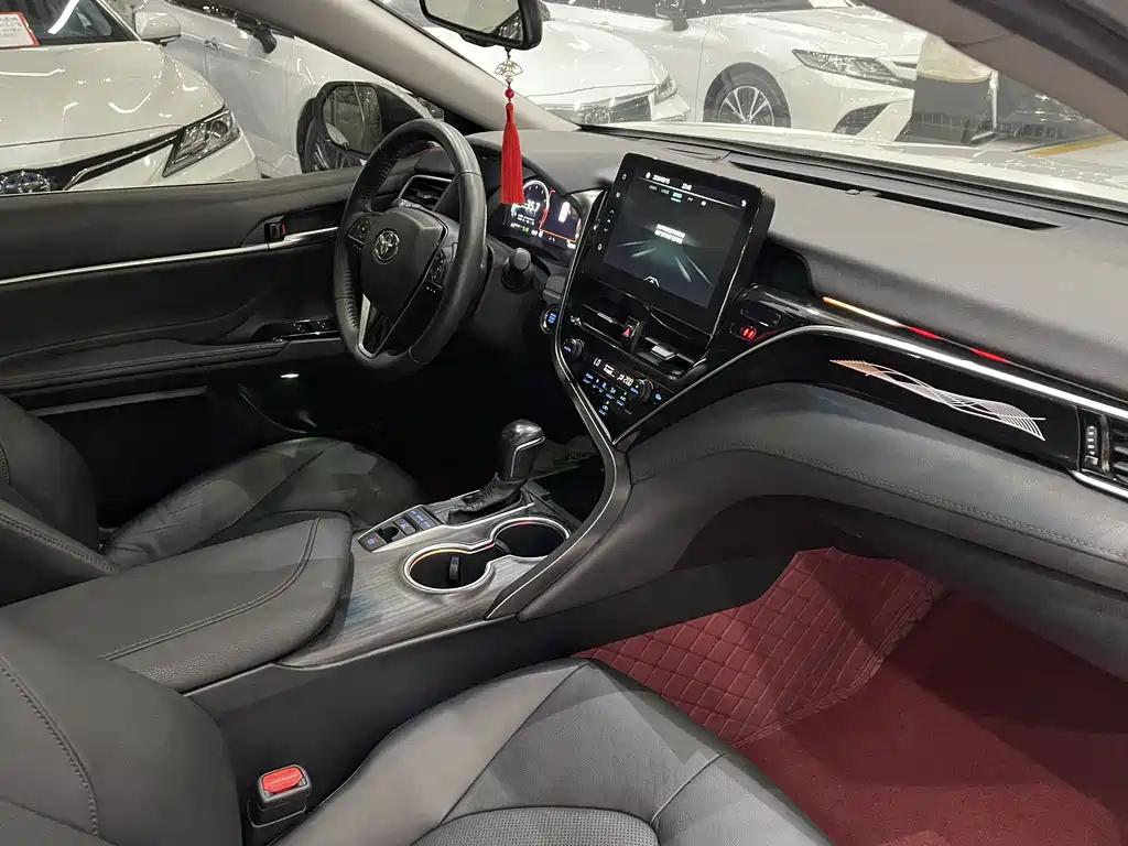 Toyota Camry 2023 — фото 10