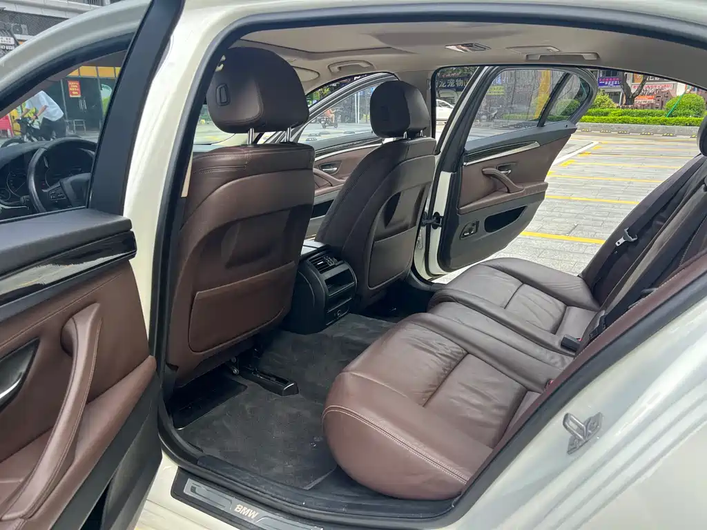 BMW 5 Series 2015 — фото 9