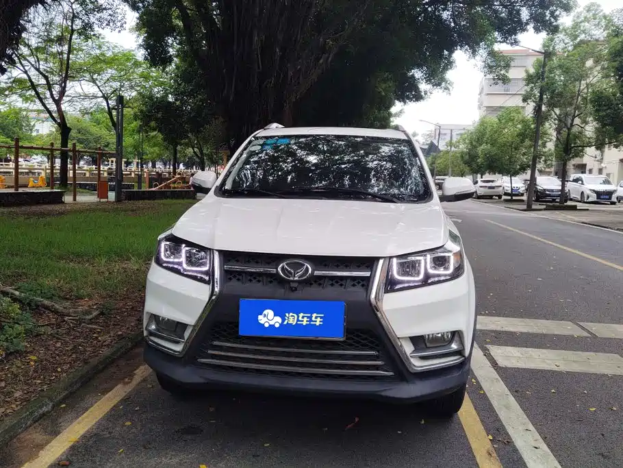 BAIC Huansu S3 2018 — фото 2