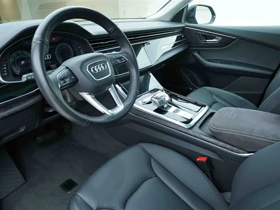 Audi Q8 2023 — фото 10
