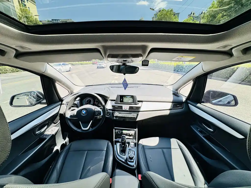 BMW 2 Series Wagon 2018 — фото 4
