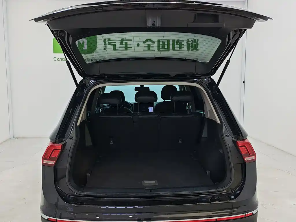 Volkswagen Tiguan L 2023 — фото 15