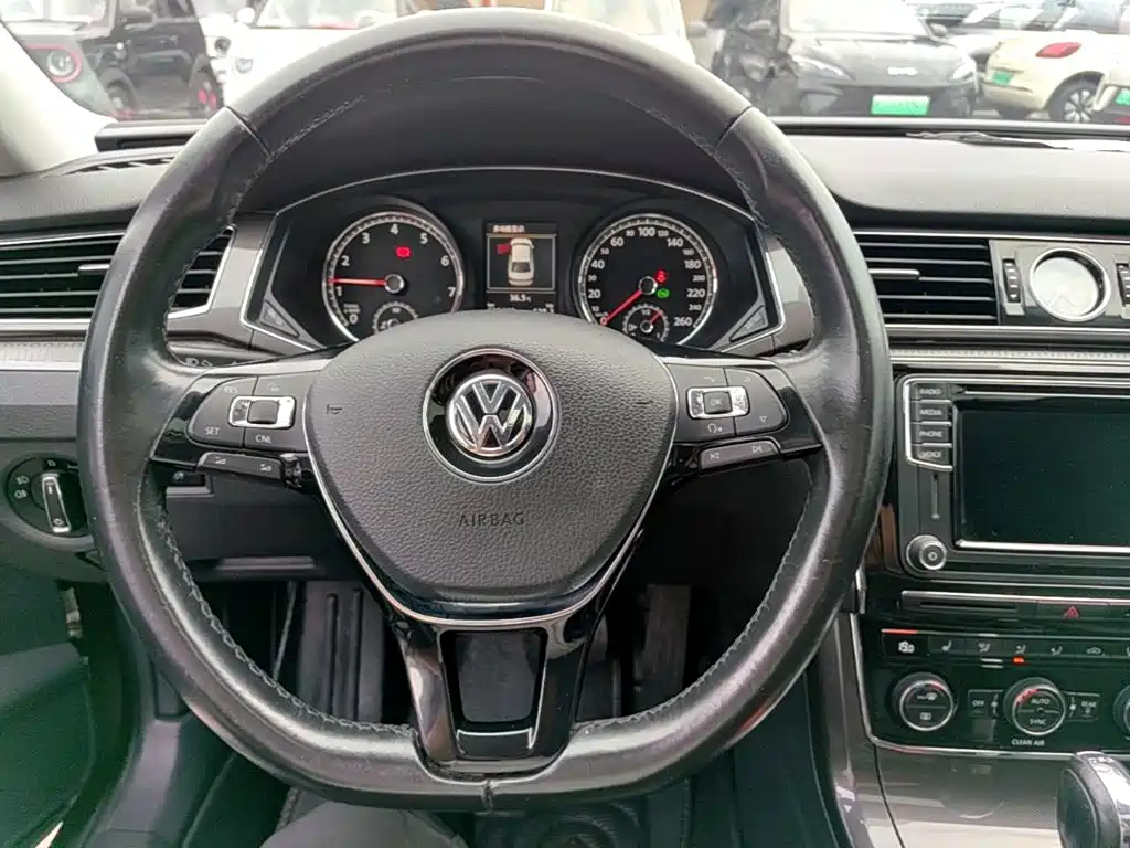 Volkswagen Passat 2016 — фото 11