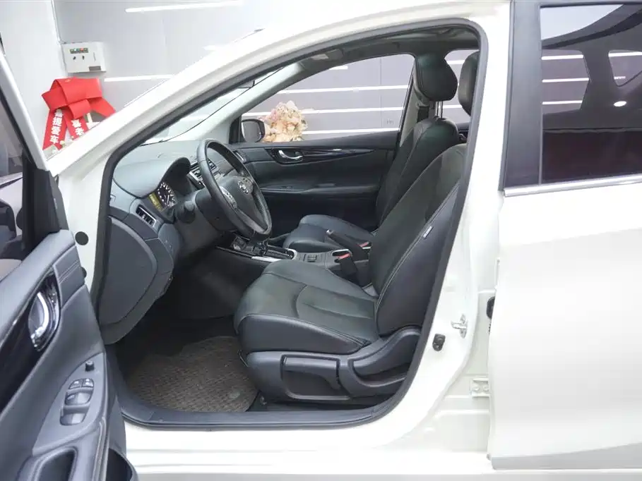 Nissan Tiida 2017 — фото 11