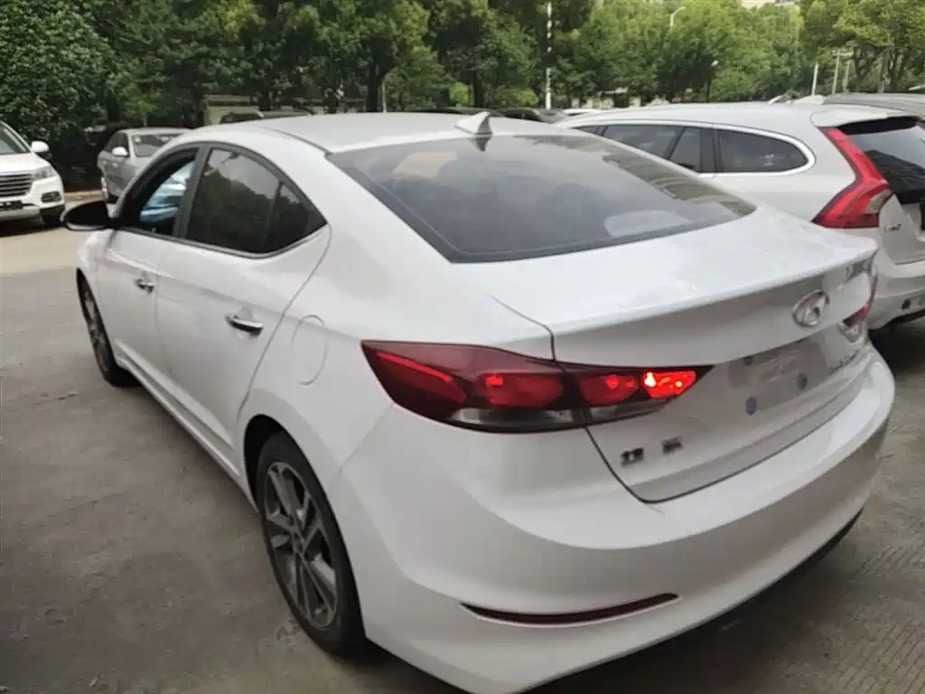 Hyundai Elantra 2018 — фото 5