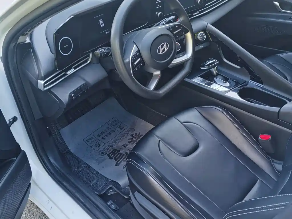 Hyundai Elantra 2022