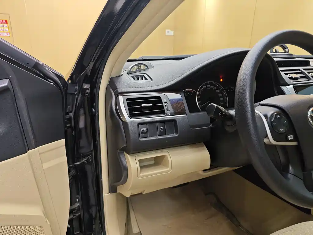 Toyota Camry 2016 — фото 12