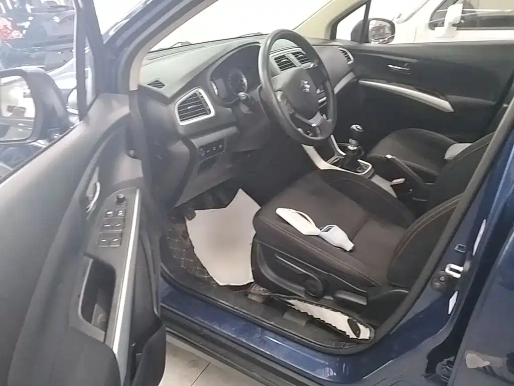 Suzuki S-Cross 2015 — фото 16