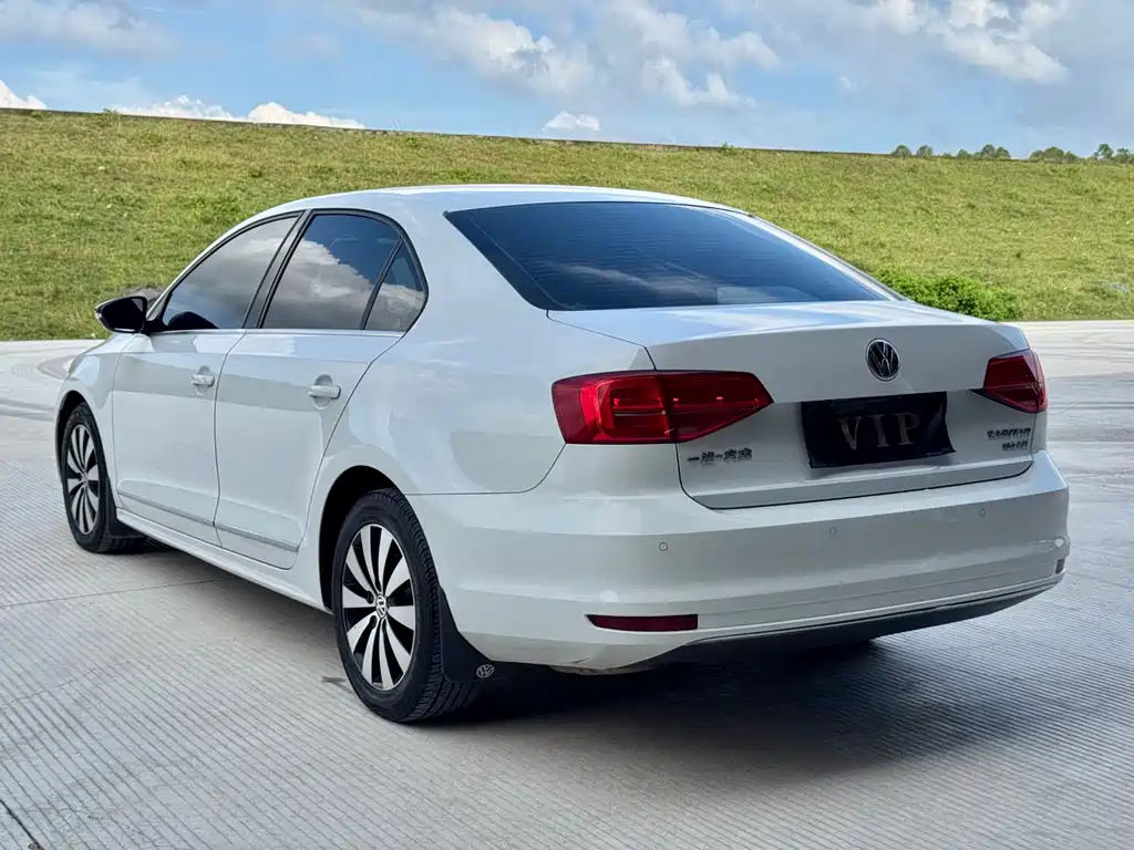 Volkswagen Sagitar 2018
