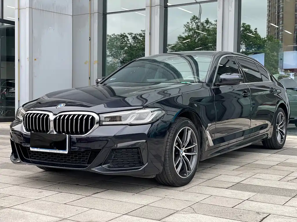 BMW 5 Series 2022 — фото 1