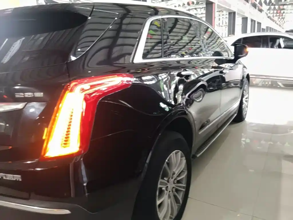 Cadillac XT5 2017 — фото 8