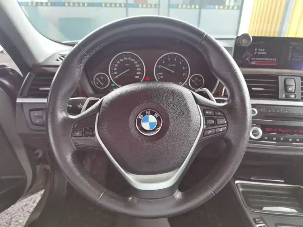 BMW 3 Series 2015 — фото 11