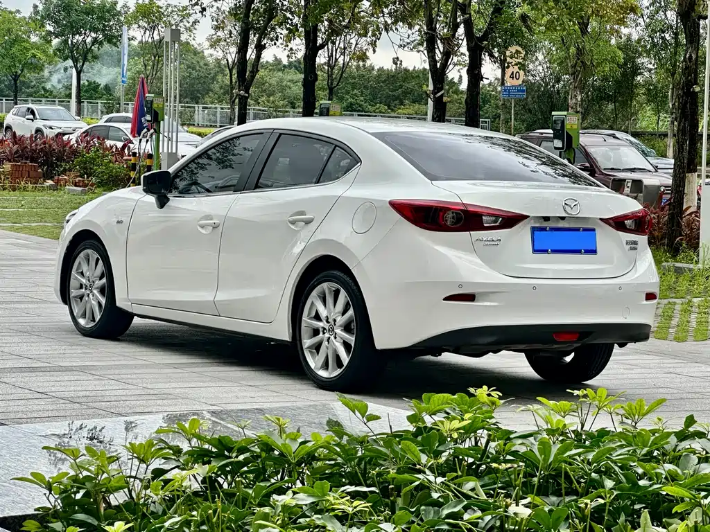 Mazda 3 Axela 2018 — фото 5