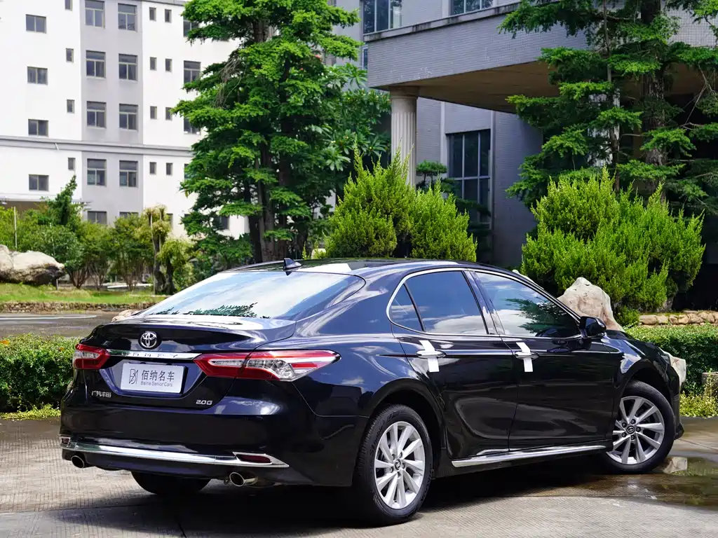 Toyota Camry 2023 — фото 4