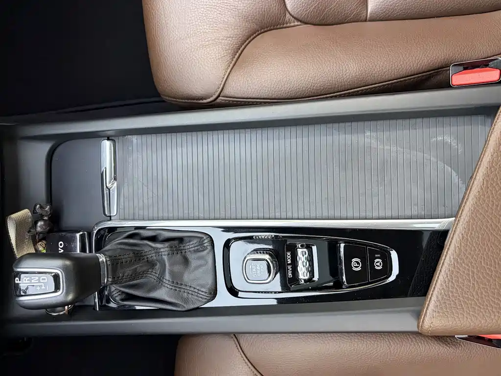 Volvo XC60 2020 — фото 5