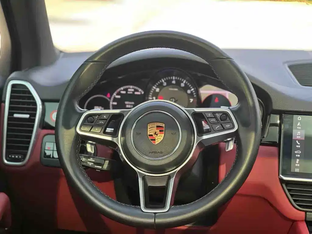 Porsche Cayenne 2019 — фото 14