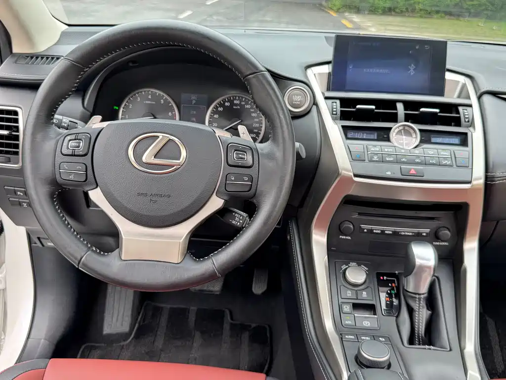 Lexus NX 2016 — фото 14