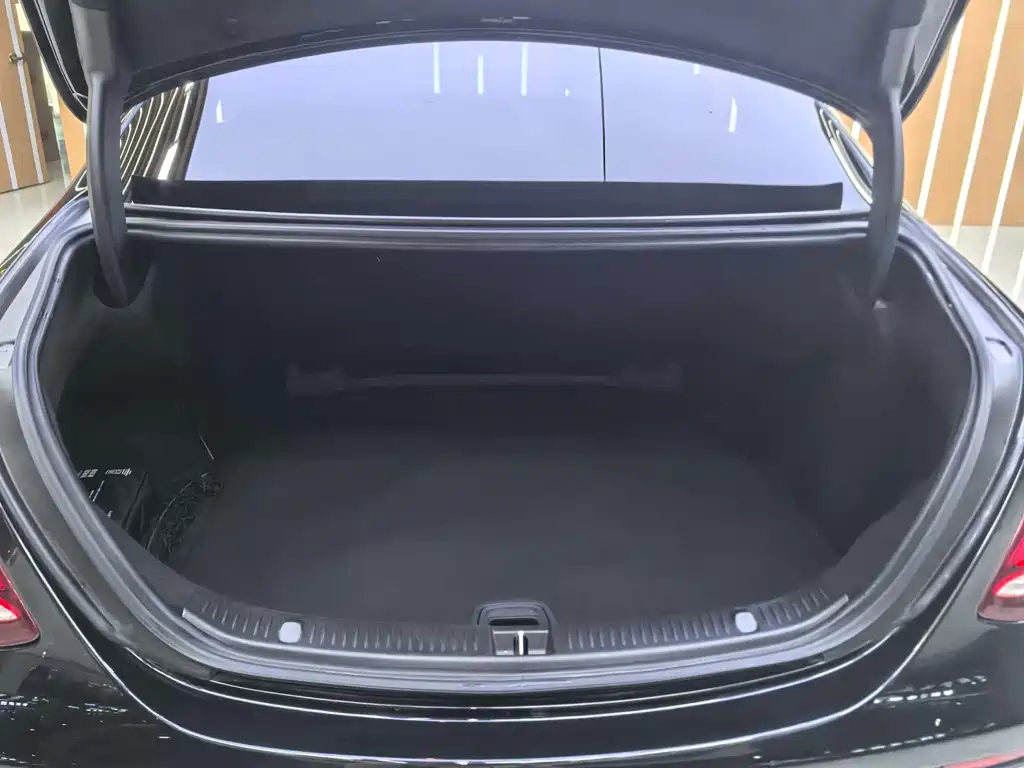 Mercedes-Benz E-Class 2019 — фото 13