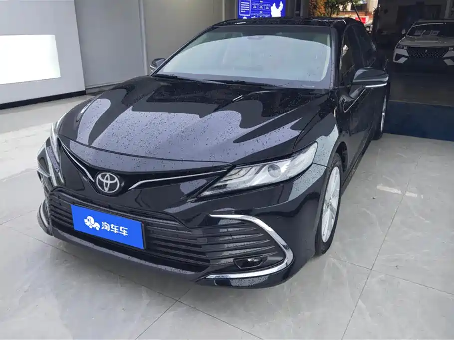 Toyota Camry 2023 — фото 1