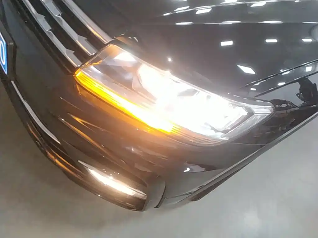 Volkswagen Tiguan L 2020 — фото 24