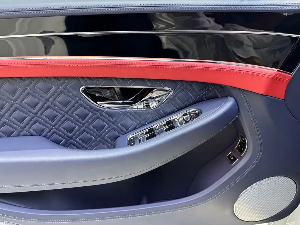 Bentley Continental 2023 — фото 12