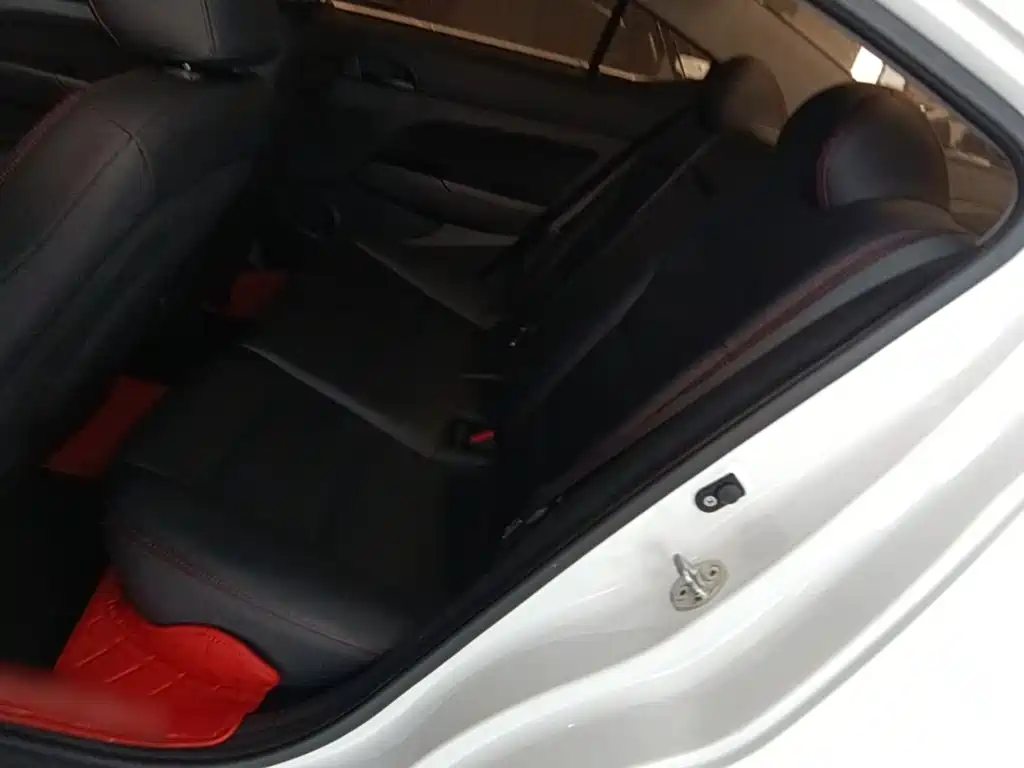 Hyundai Elantra 2018 — фото 17