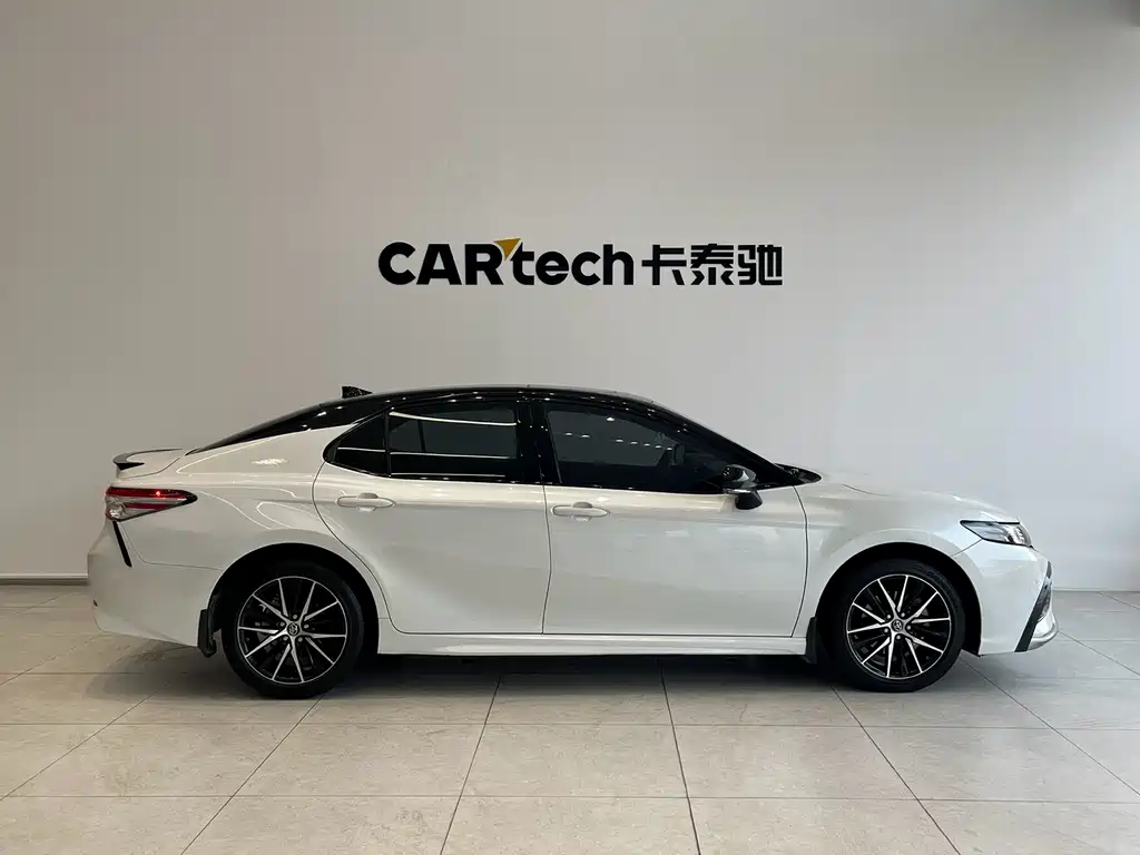 Toyota Camry 2023 — фото 10