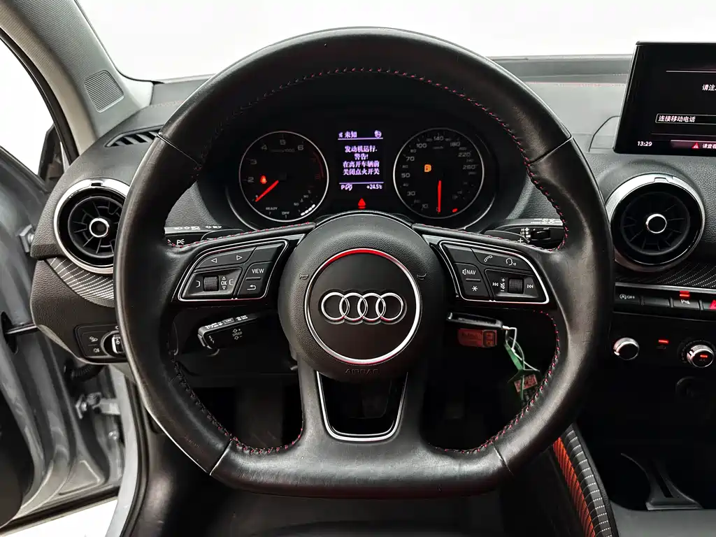 Audi Q2L 2021 — фото 19