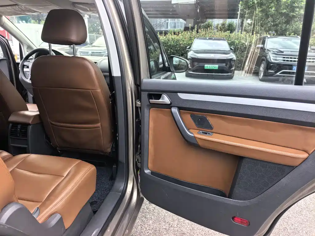 Volkswagen Touran 2015 — фото 13