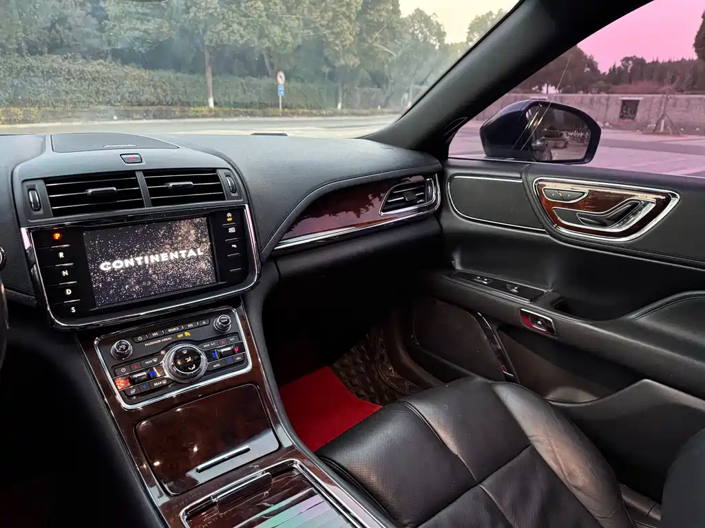 Lincoln Continental 2018 — фото 10
