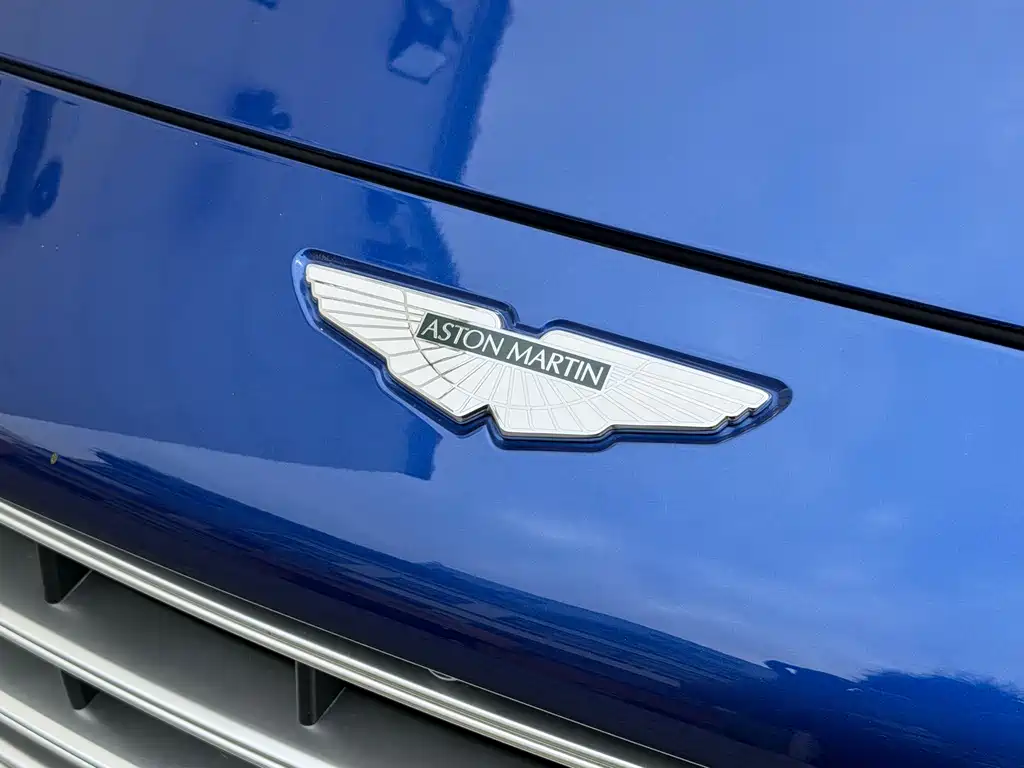 Aston Martin DBX 2024