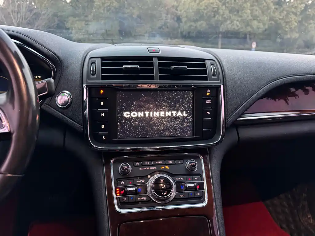 Lincoln Continental 2018 — фото 8