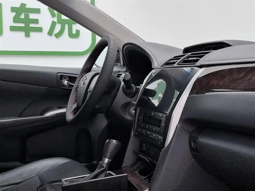 Toyota Camry 2017 — фото 22