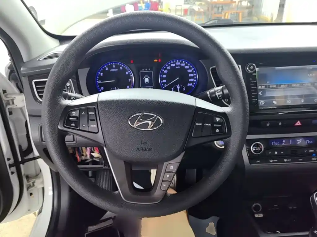 Hyundai Mistra 2015 — фото 11