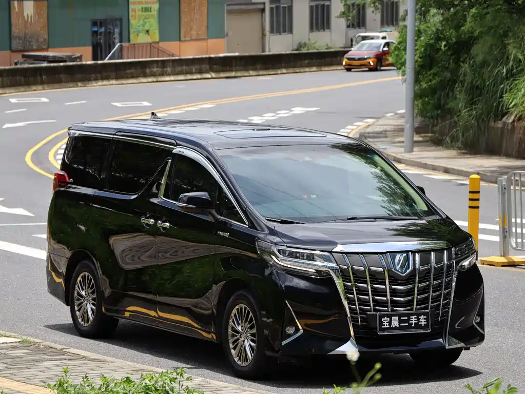 Toyota Alphard 2022 — фото 3