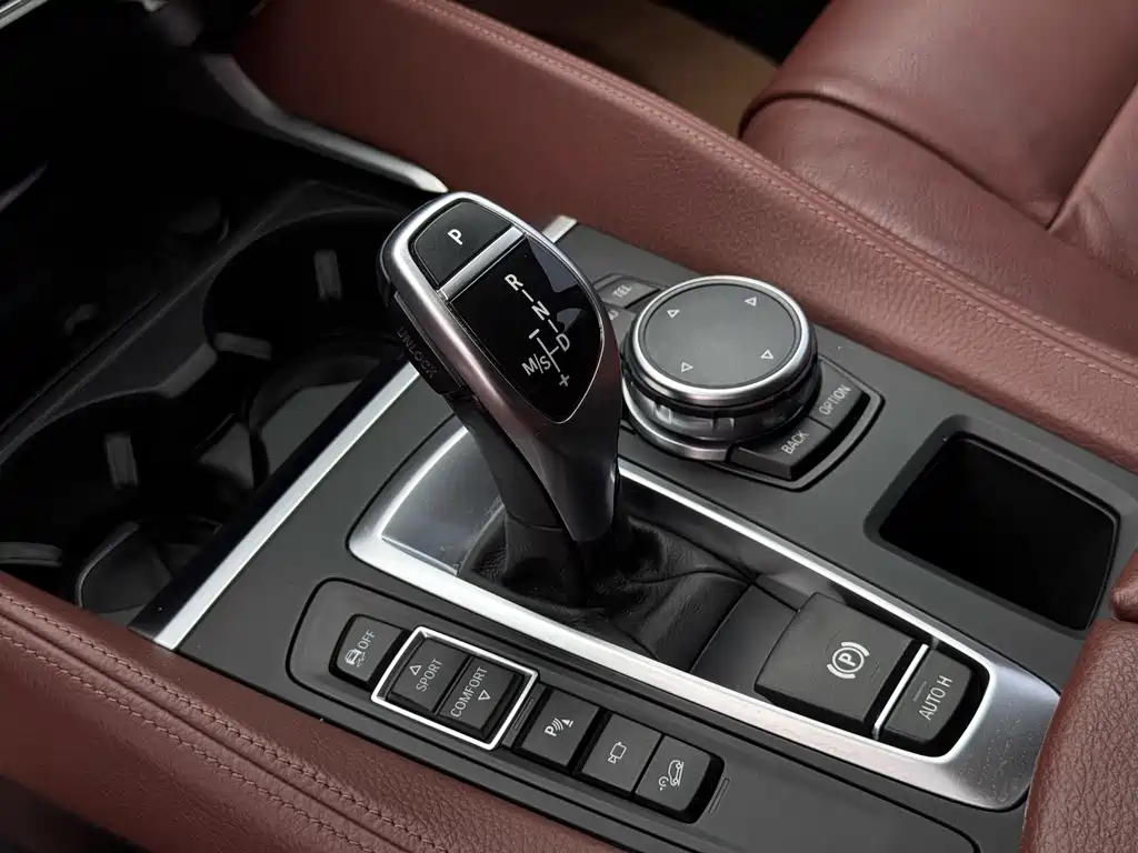 BMW X6 2015 — фото 23