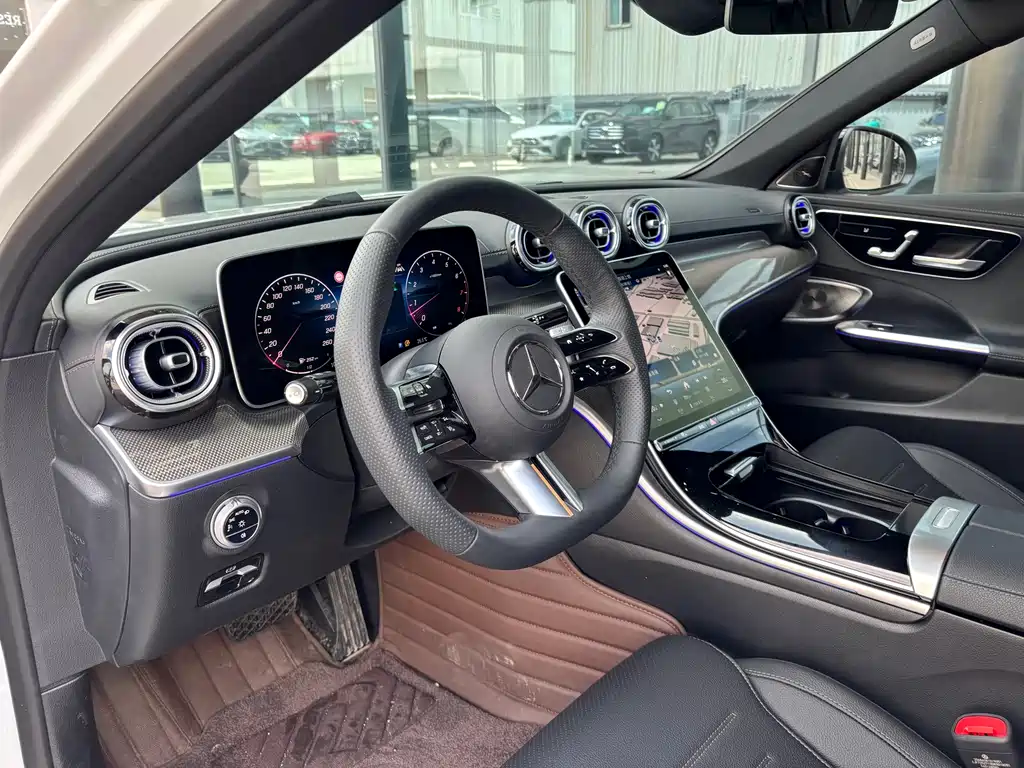 Mercedes-Benz C-Class 2025 — фото 13