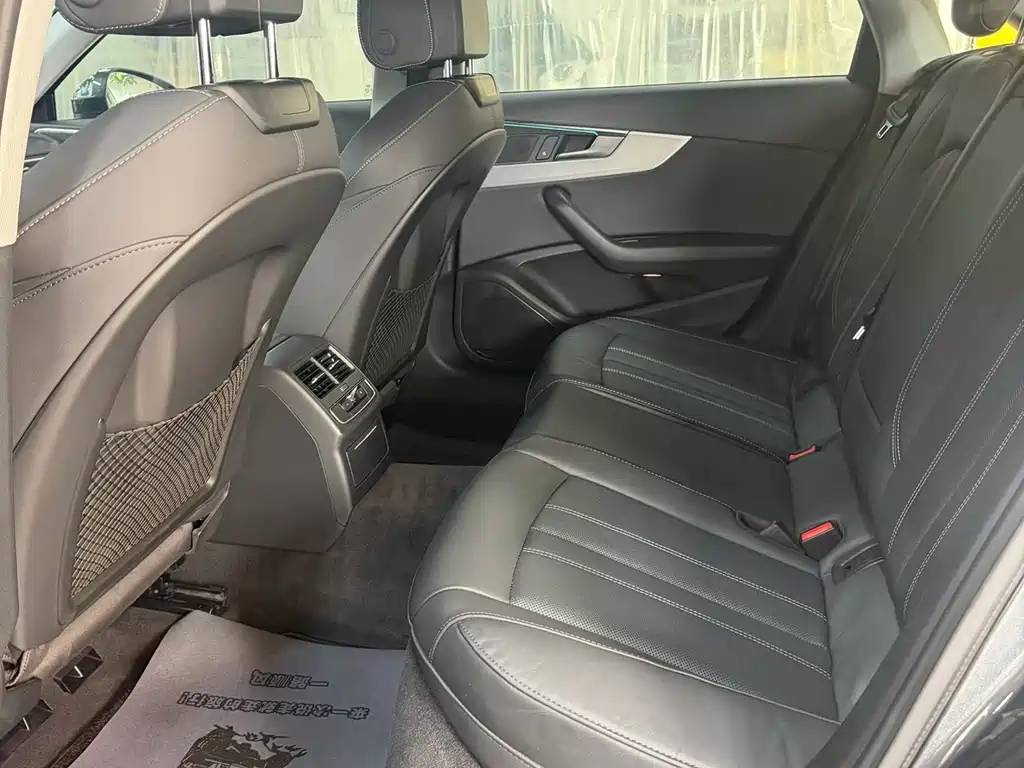 Audi A4L 2021