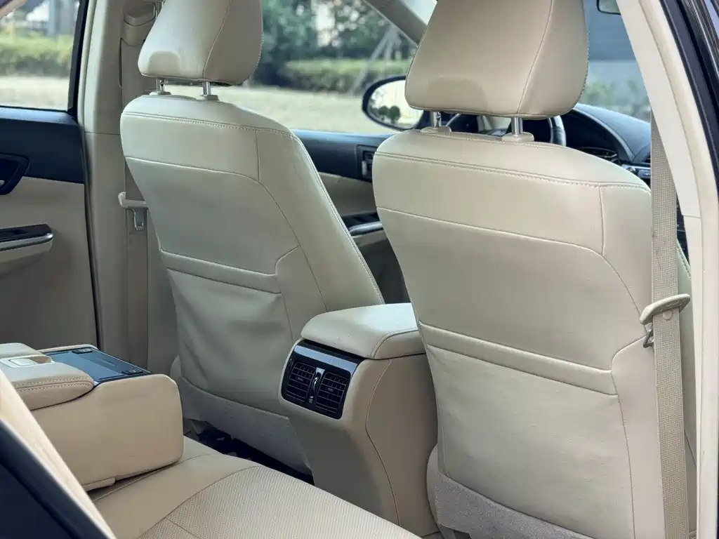 Toyota Camry 2015 — фото 10